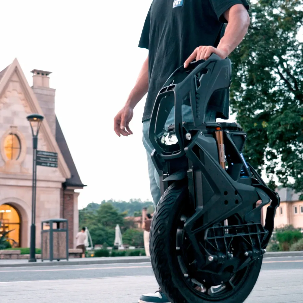 Nosfet Xeno trolley.webp
