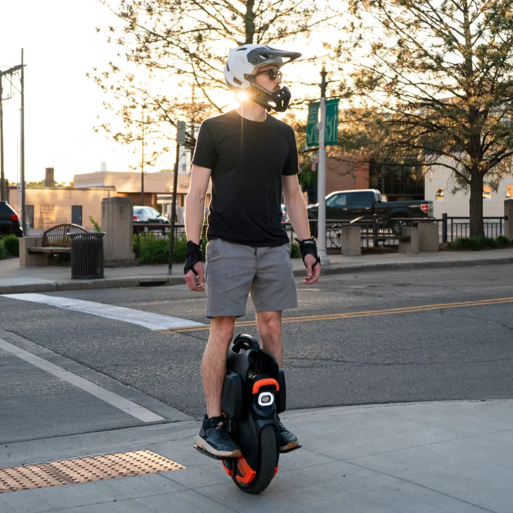 inmotion v11y rider image 2.webp